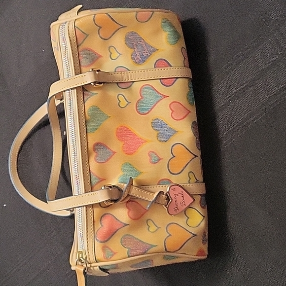 Dooney and Bourke barrel heart bag - Picture 1 of 5